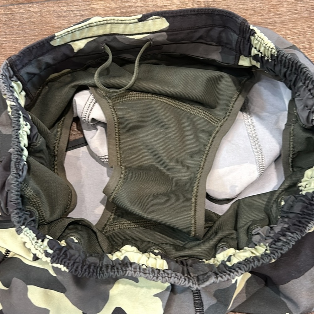 Lululemon Camo Hotty Hot Short 4-inch - Picture 11 of 12